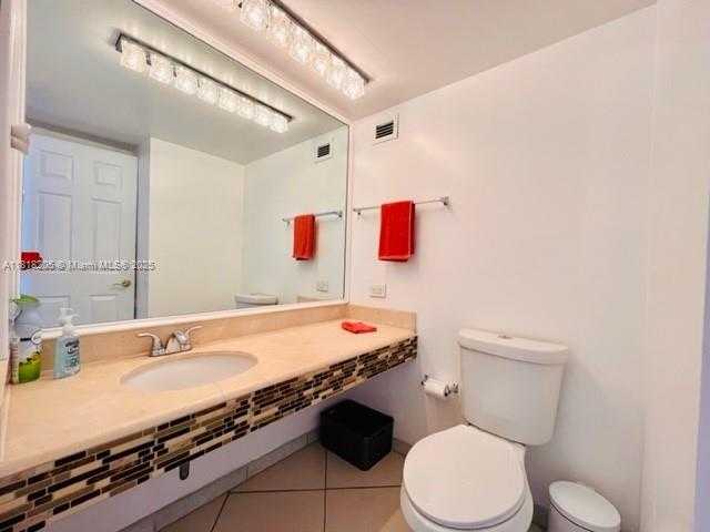 Small Image of 6770 INDIAN CREEK DR #11S, Miami Beach Number 6