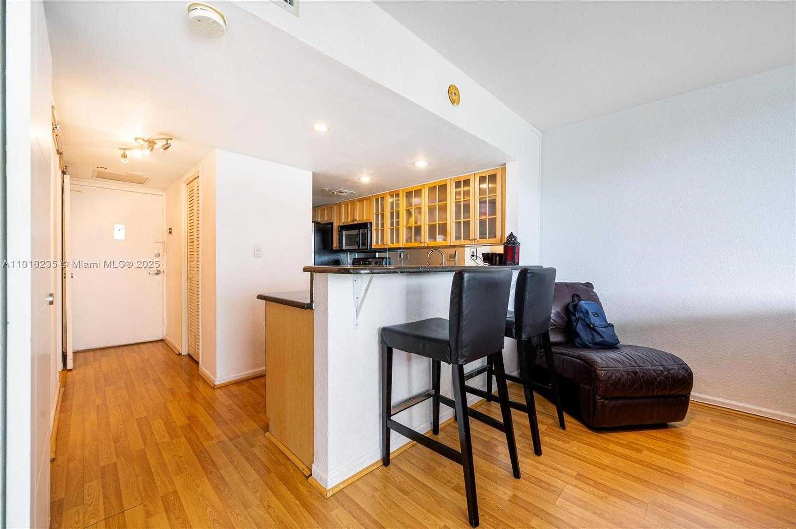 Small Image of 1000 WEST AVE #208, Miami Beach Number 3