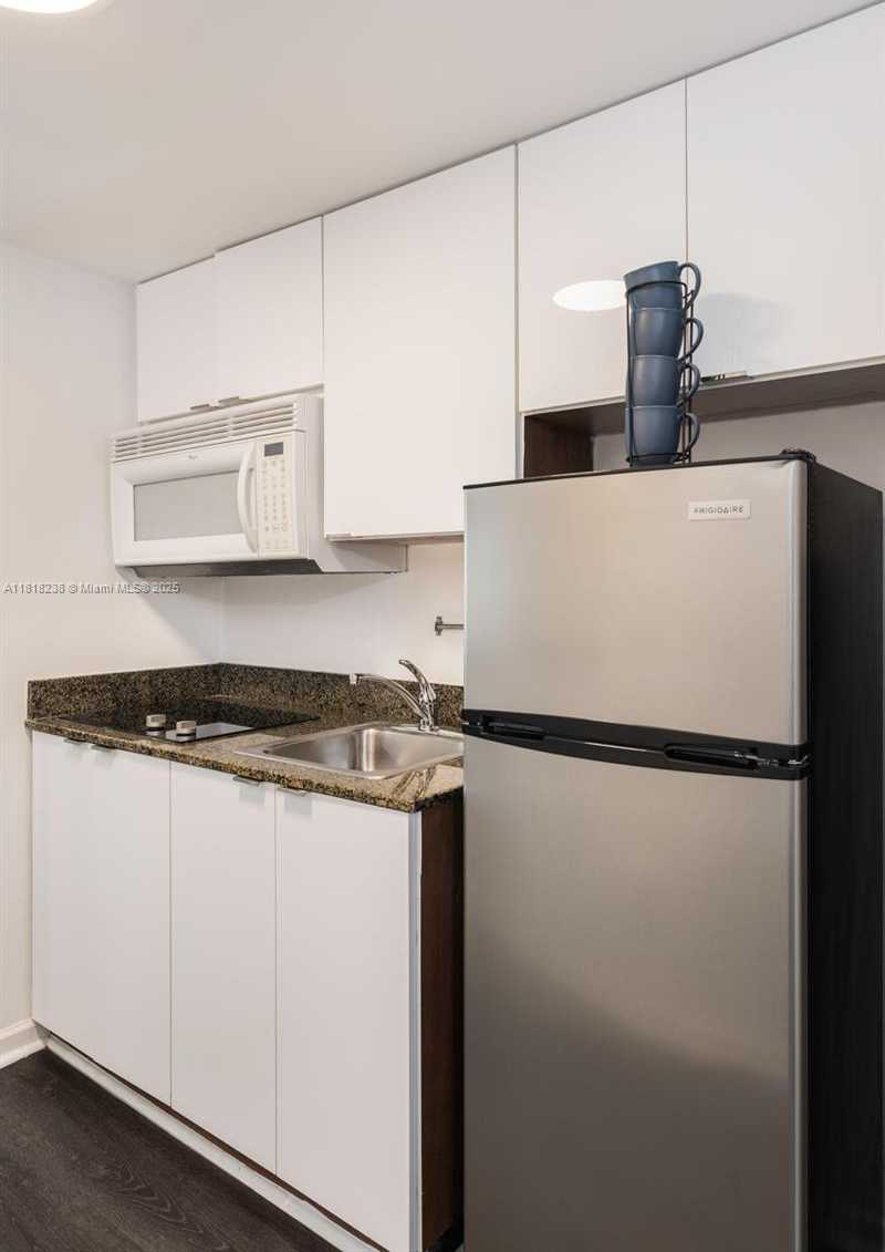 Small Image of 1200 BRICKELL BAY DR #4010, Miami Number 11