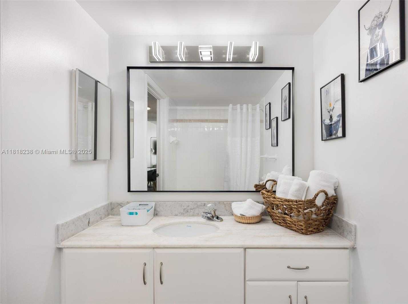 Small Image of 1200 BRICKELL BAY DR #4010, Miami Number 16