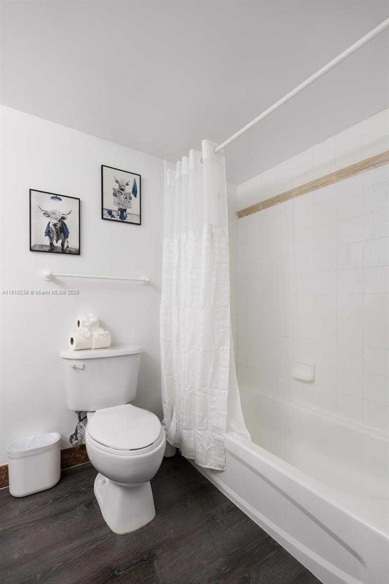 Small Image of 1200 BRICKELL BAY DR #4010, Miami Number 17