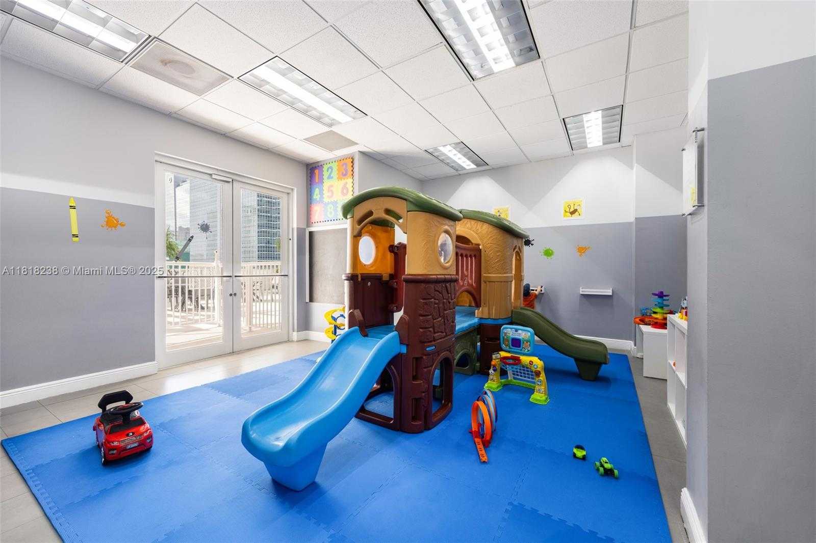 Small Image of 1200 BRICKELL BAY DR #4010, Miami Number 21