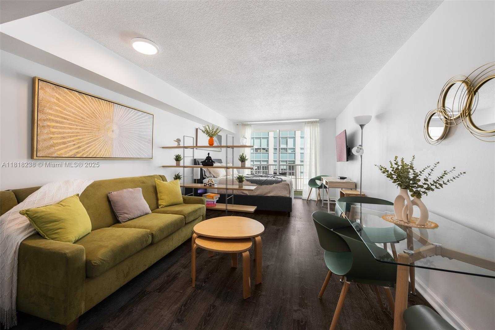 Small Image of 1200 BRICKELL BAY DR #4010, Miami Number 3