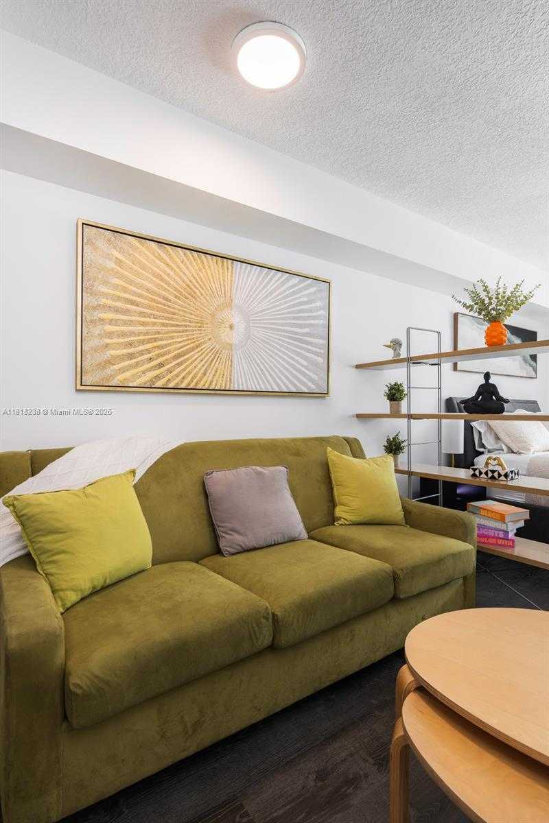 Small Image of 1200 BRICKELL BAY DR #4010, Miami Number 4