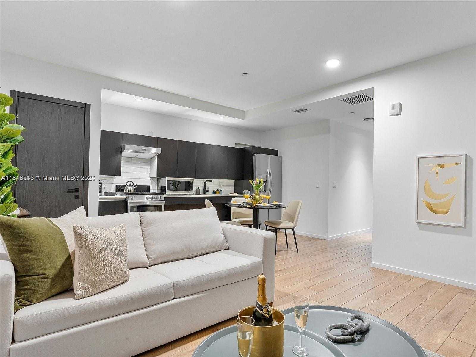 Small Image of 398 NORTH EAST 5TH ST #1915, Miami Number 18