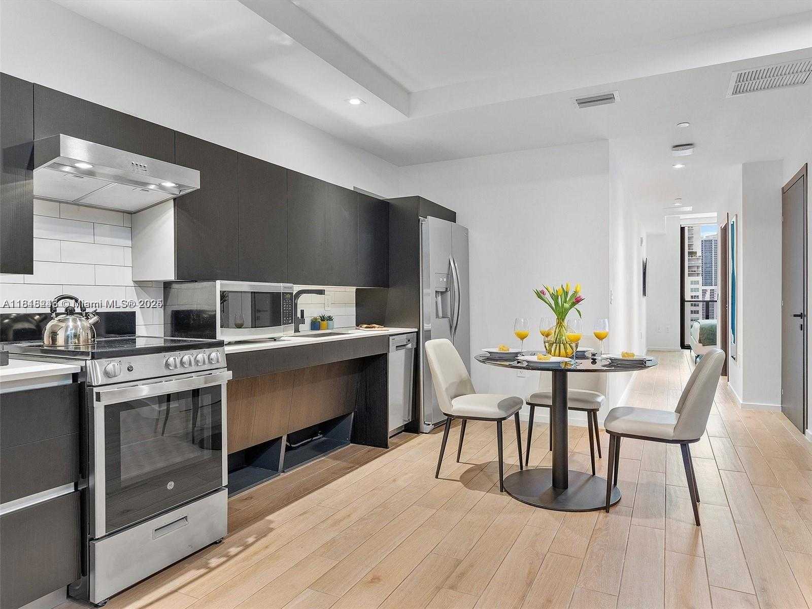 Small Image of 398 NORTH EAST 5TH ST #1915, Miami Number 19