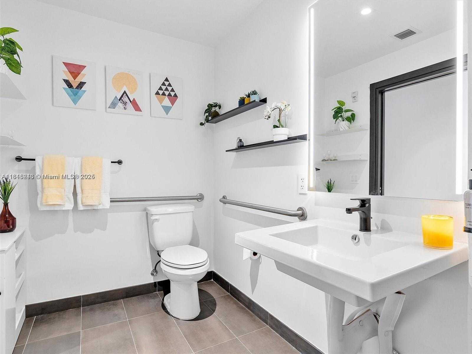 Small Image of 398 NORTH EAST 5TH ST #1915, Miami Number 6