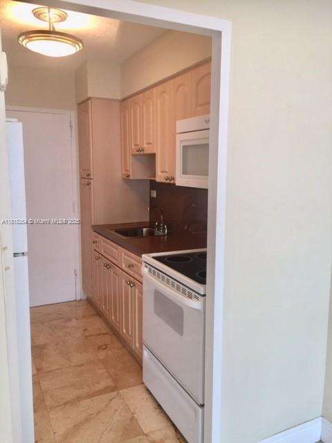 Small Image of 1408 BRICKELL BAY DR #516, Miami Number 4