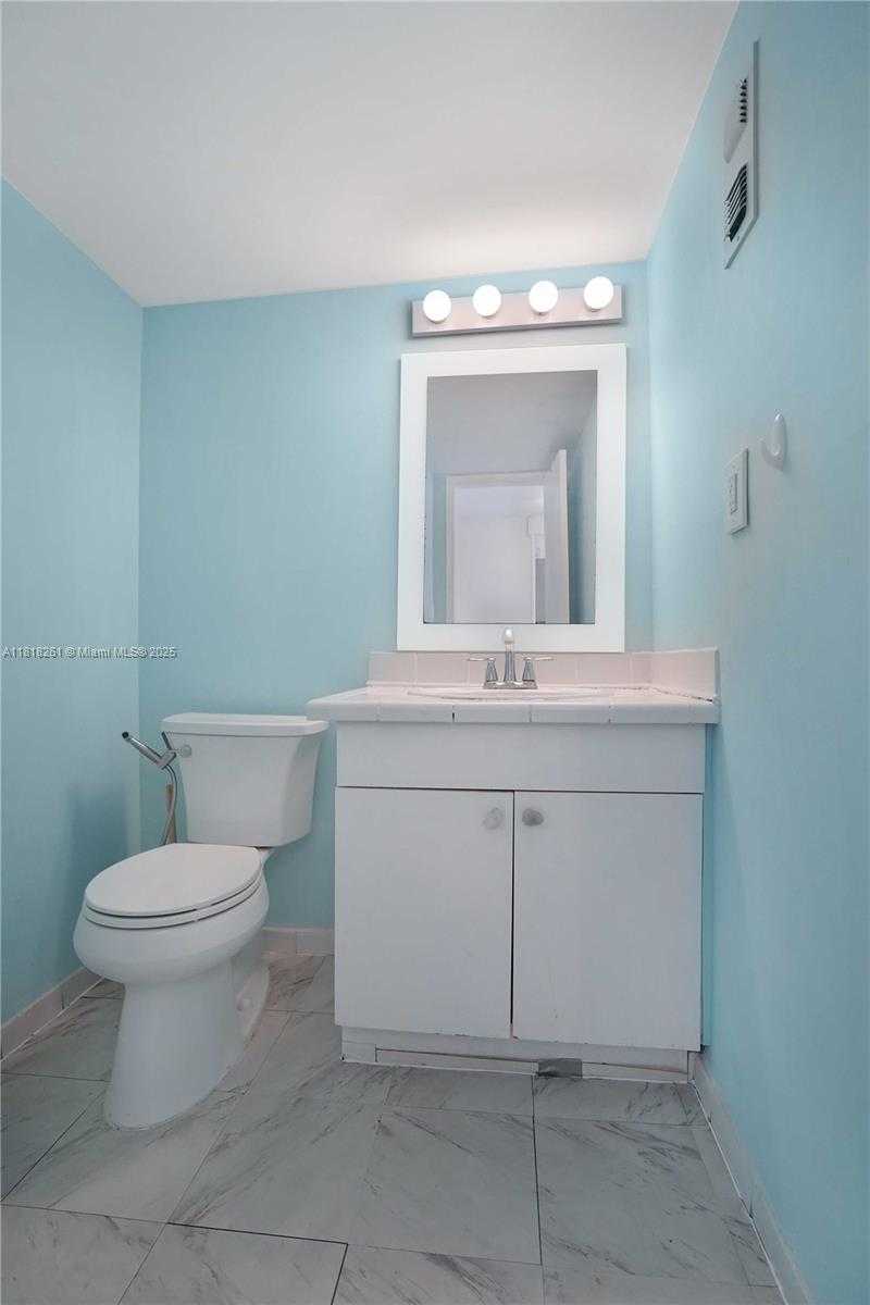 Small Image of 6900 BAY DR #3H, Miami Beach Number 12