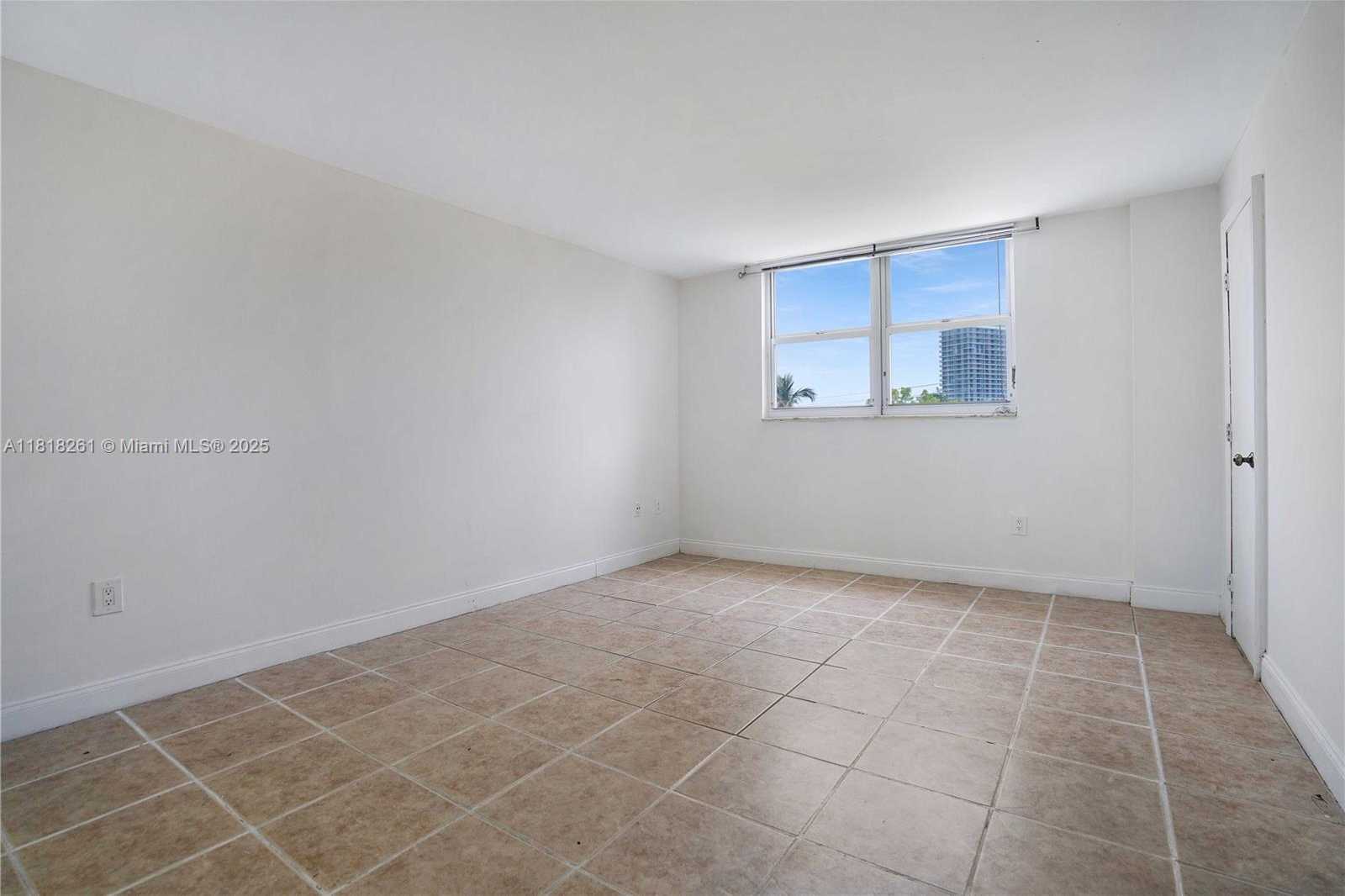 Small Image of 6900 BAY DR #3H, Miami Beach Number 13