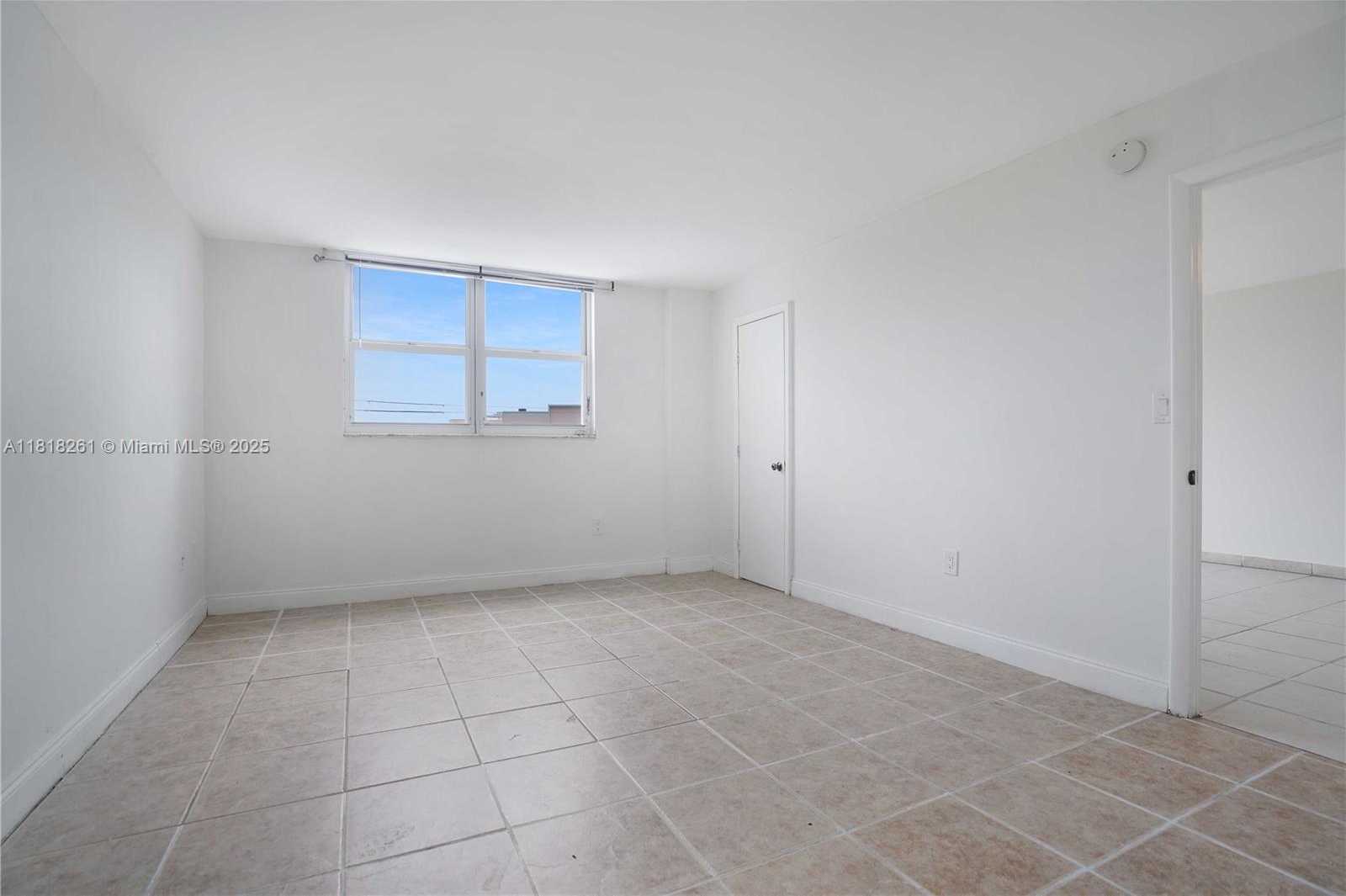 Small Image of 6900 BAY DR #3H, Miami Beach Number 14