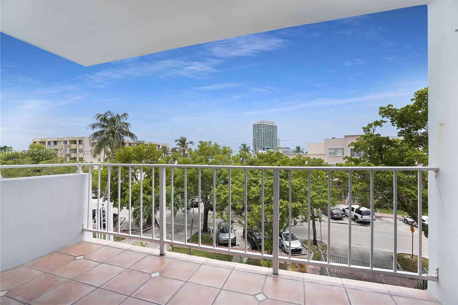 Small Image of 6900 BAY DR #3H, Miami Beach Number 18