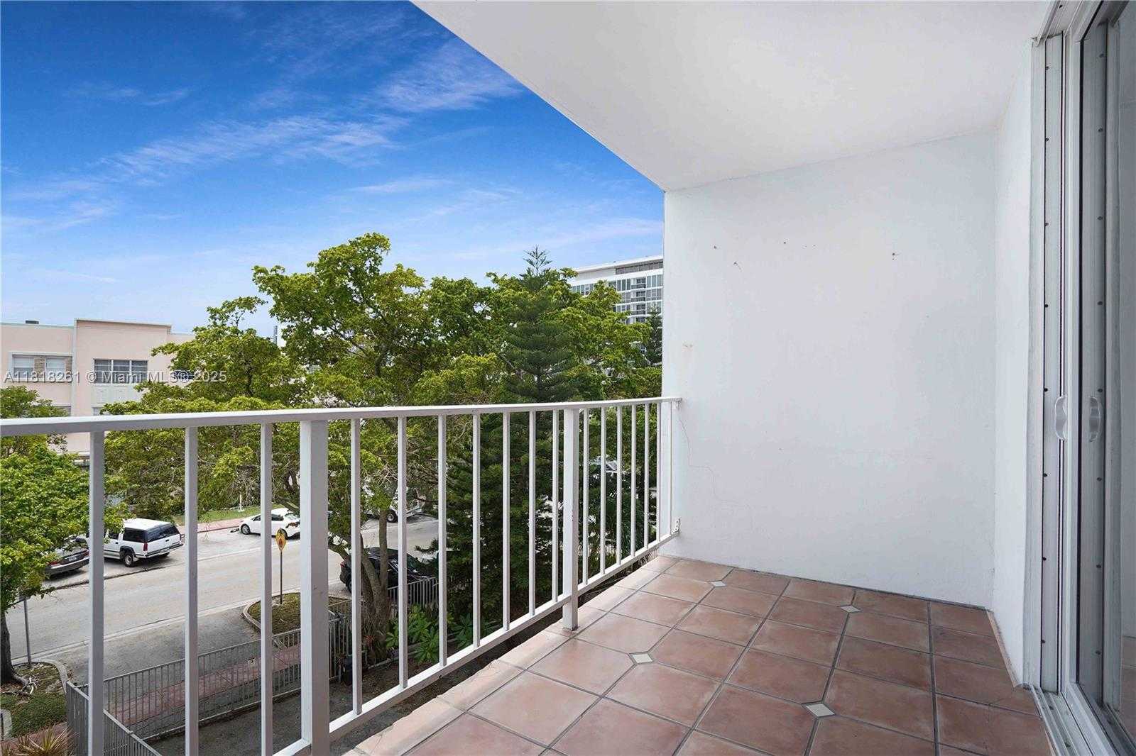 Small Image of 6900 BAY DR #3H, Miami Beach Number 19