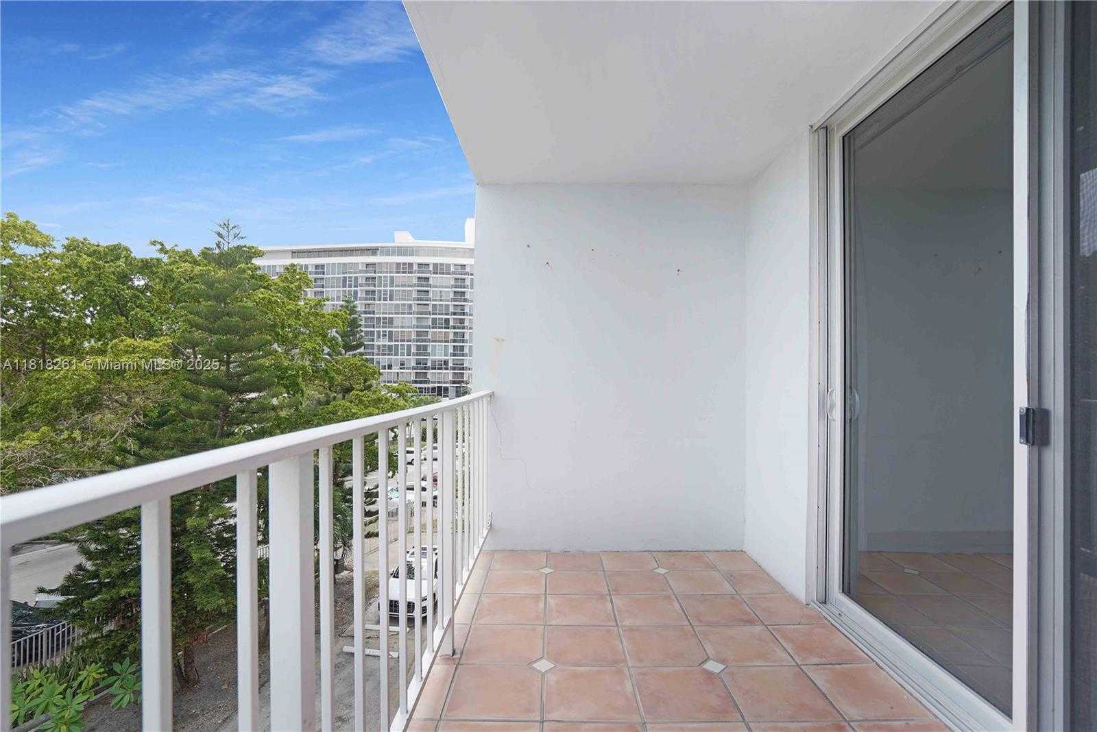 Small Image of 6900 BAY DR #3H, Miami Beach Number 21