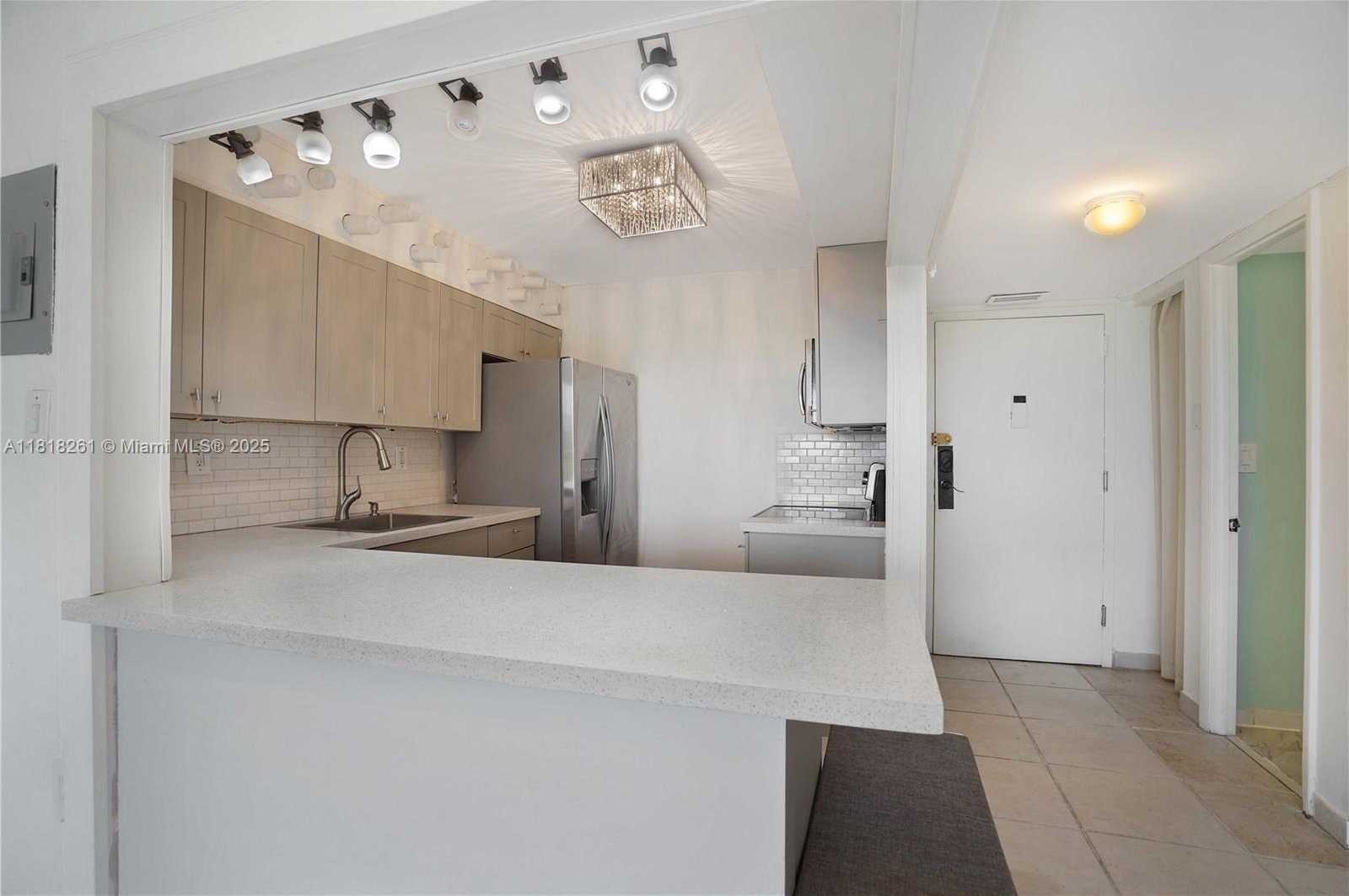 Small Image of 6900 BAY DR #3H, Miami Beach Number 4