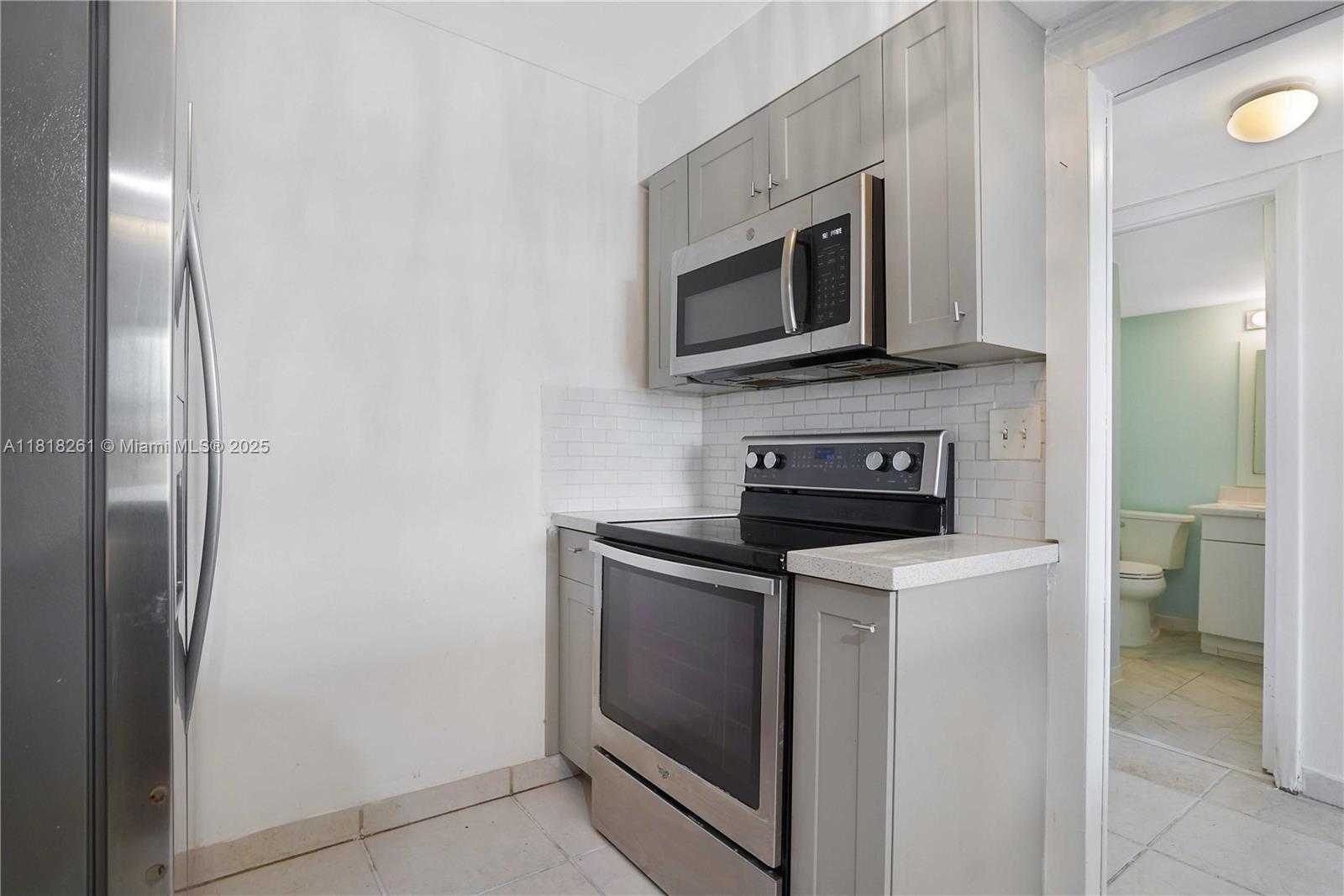 Small Image of 6900 BAY DR #3H, Miami Beach Number 8