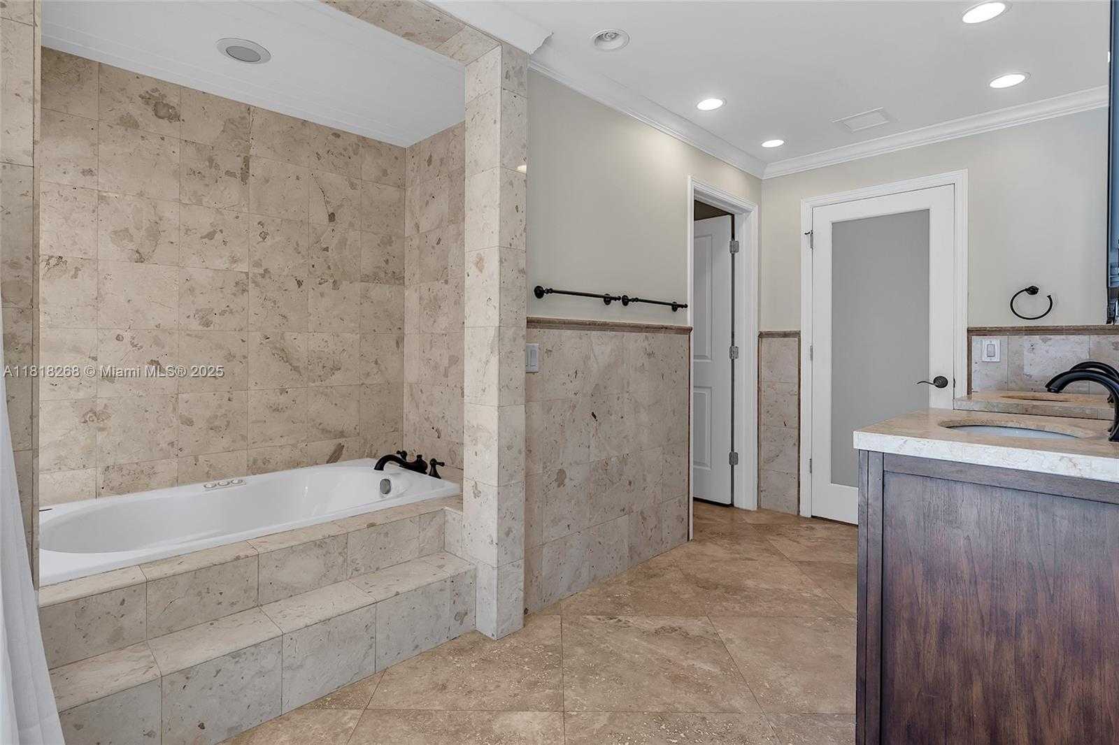 Small Image of 9 GATEHOUSE RD #9, Sea Ranch Lakes Number 15