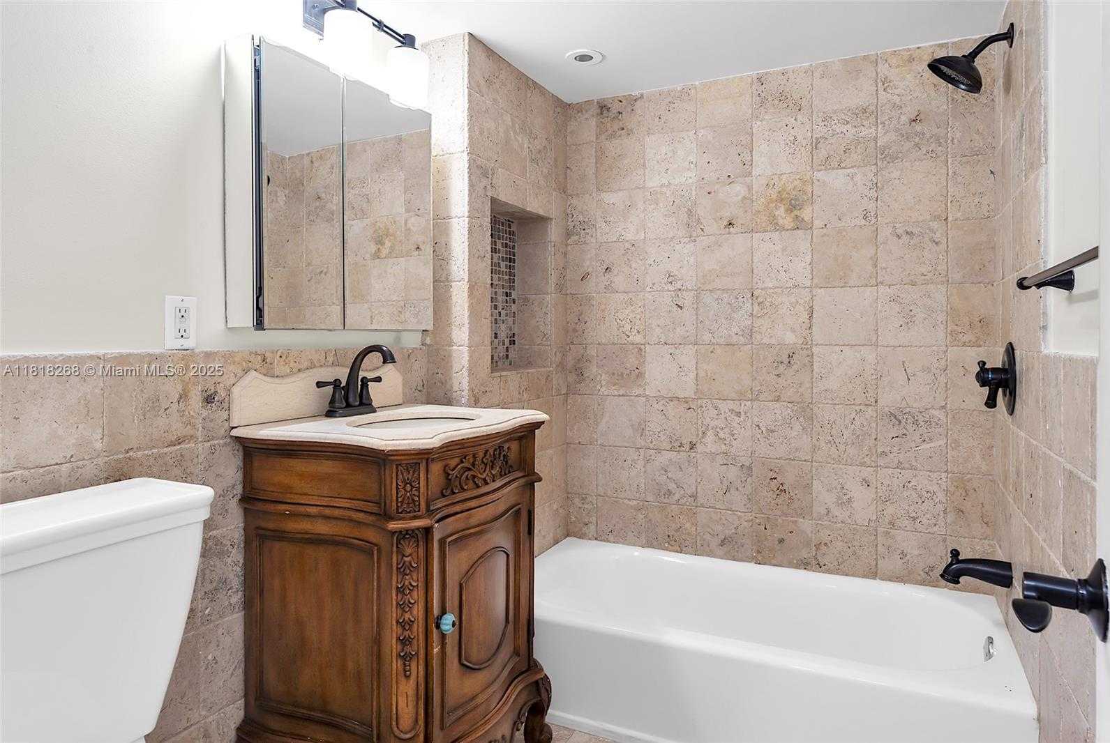 Small Image of 9 GATEHOUSE RD #9, Sea Ranch Lakes Number 18