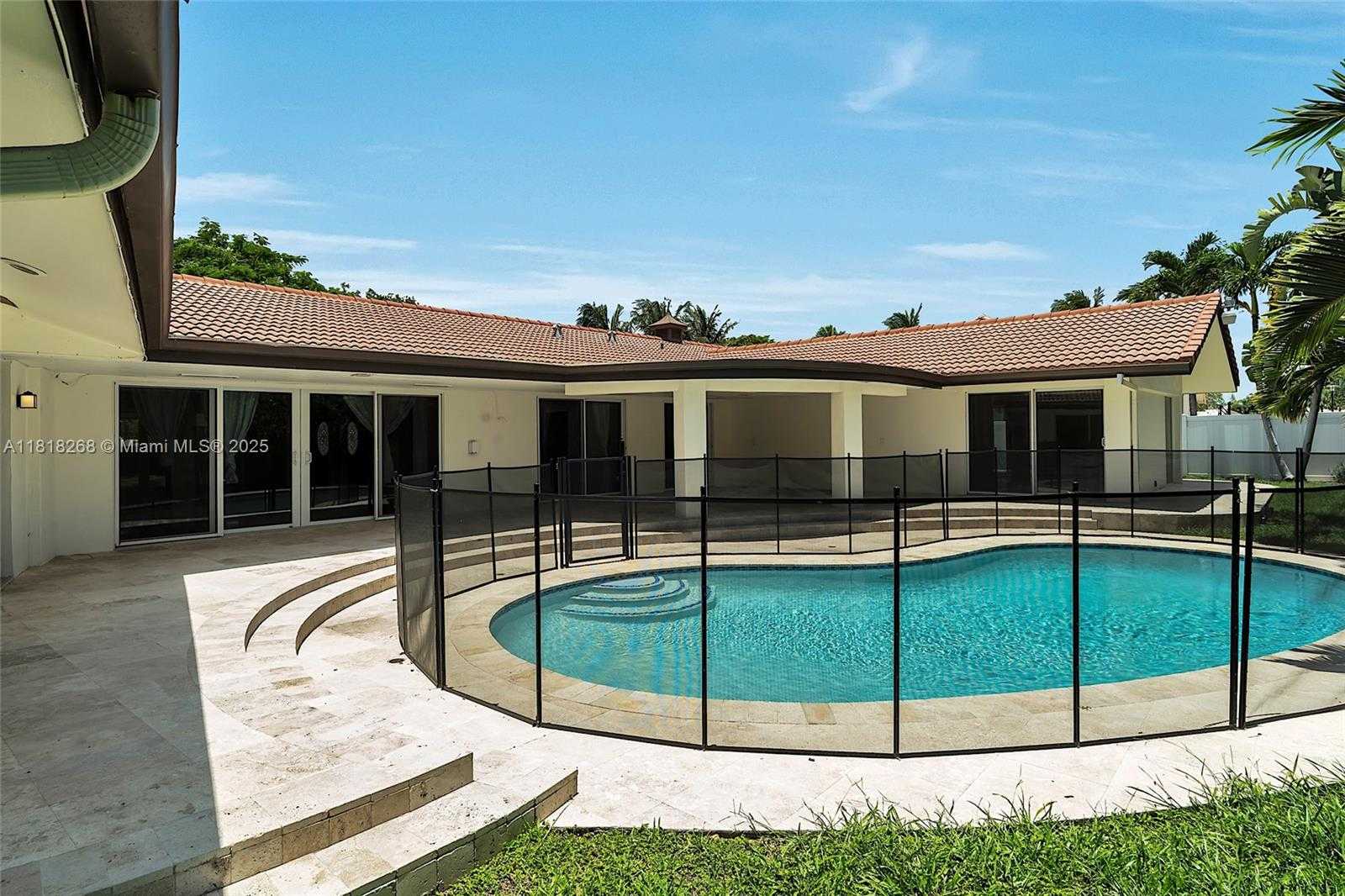 Small Image of 9 GATEHOUSE RD #9, Sea Ranch Lakes Number 25