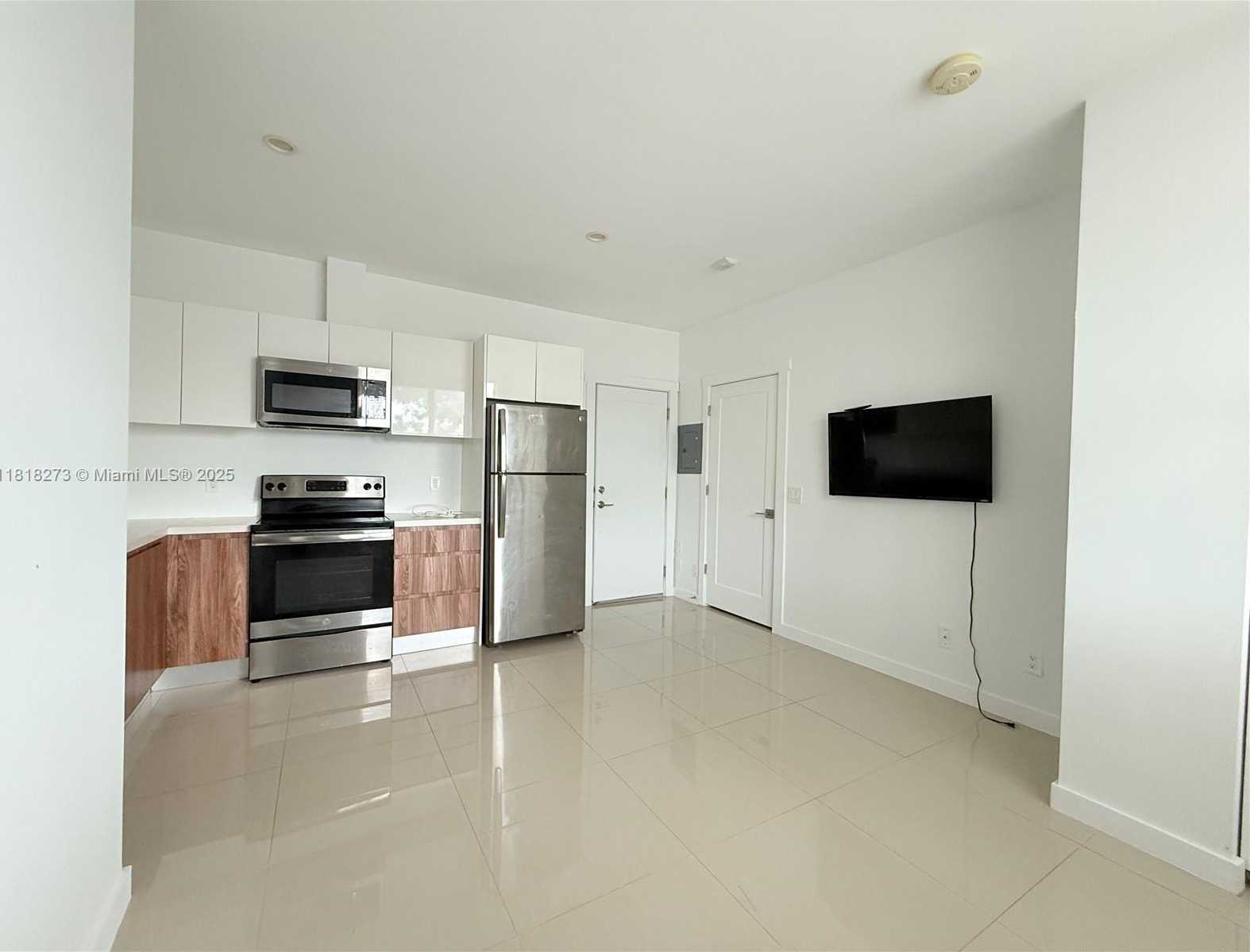 Small Image of 924 MARSEILLE DR #6, Miami Beach Number 4