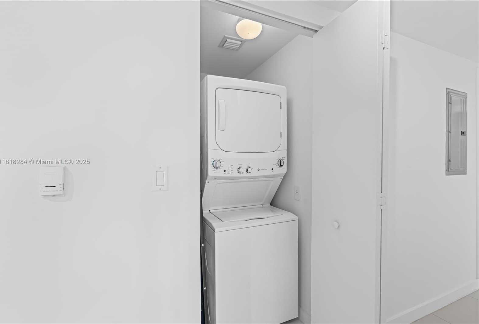 Small Image of 92 SOUTH WEST 3RD ST #2901, Miami Number 27
