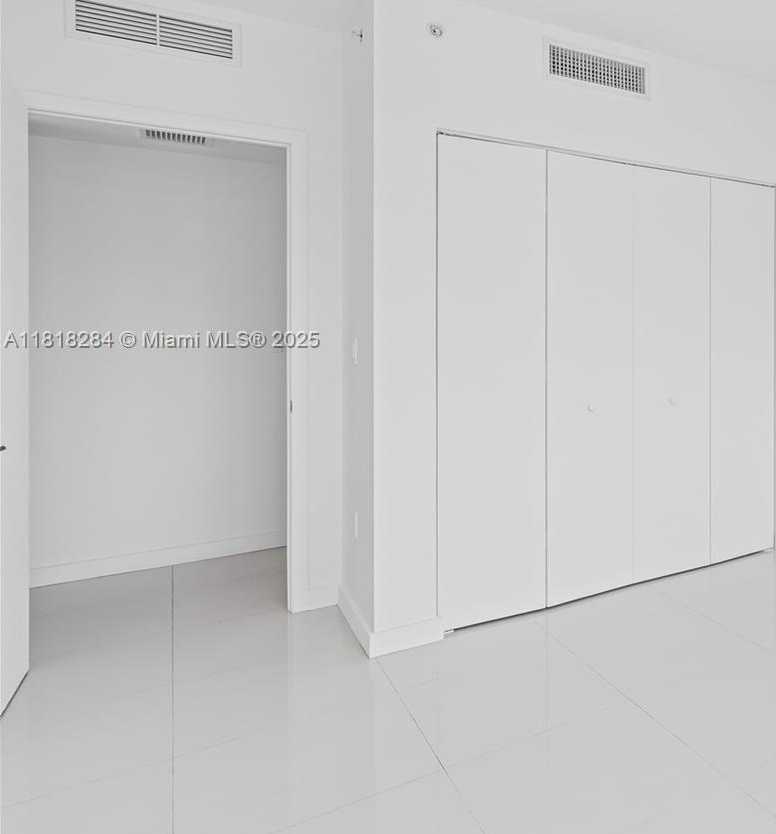 Small Image of 92 SOUTH WEST 3RD ST #2901, Miami Number 34