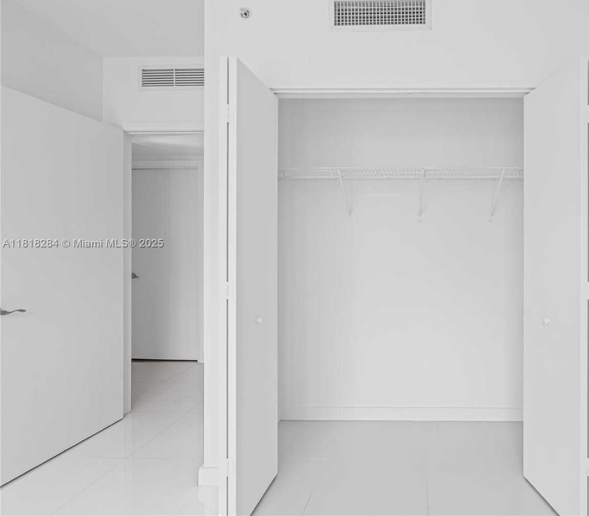 Small Image of 92 SOUTH WEST 3RD ST #2901, Miami Number 37