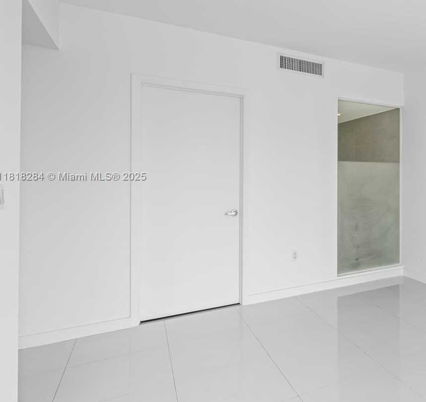 Small Image of 92 SOUTH WEST 3RD ST #2901, Miami Number 45