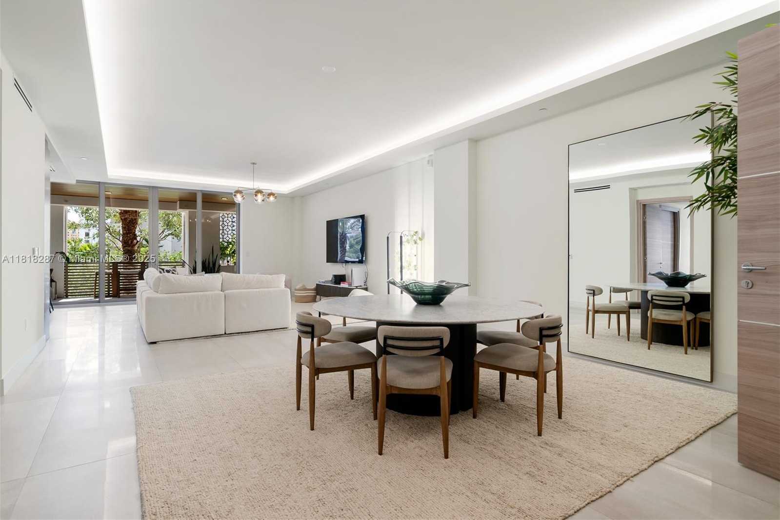 Small Image of 515 VALENCIA AVE #203, Coral Gables Number 5