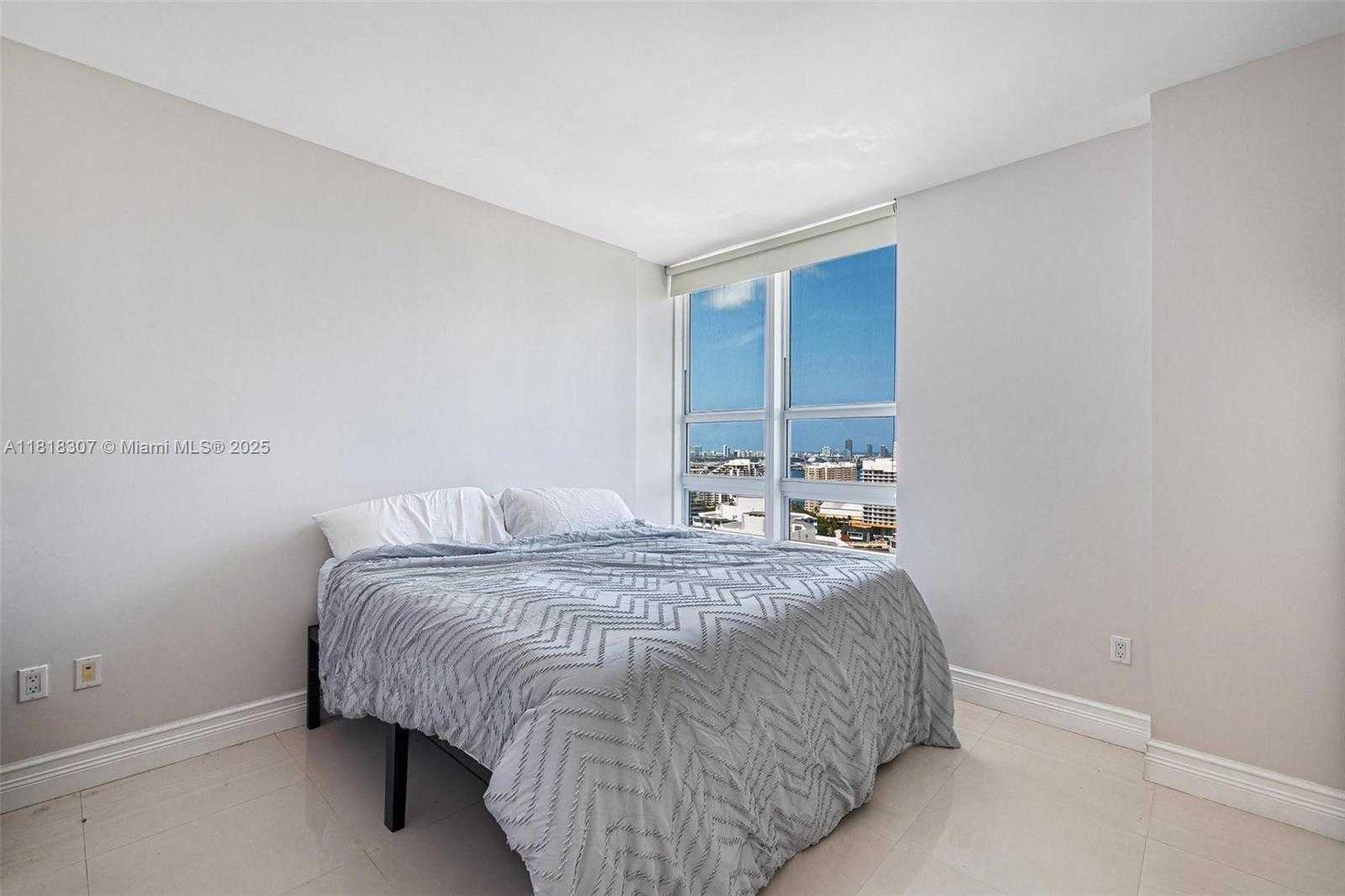 Small Image of 951 BRICKELL AVE #2708, Miami Number 15