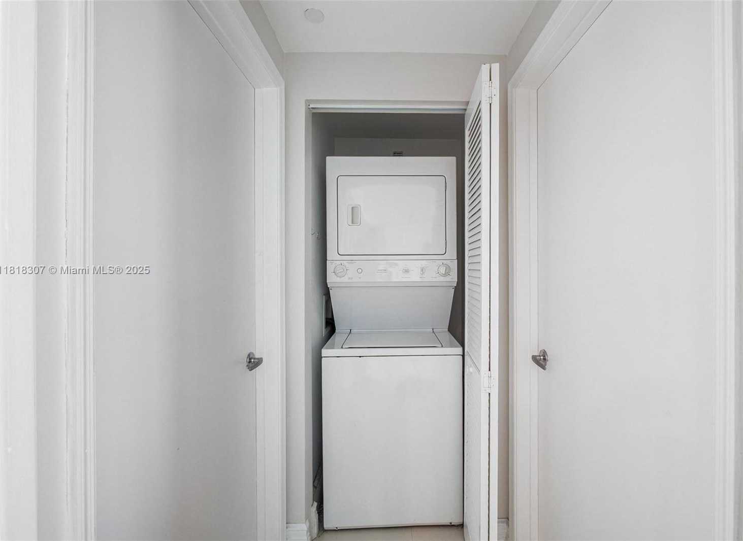 Small Image of 951 BRICKELL AVE #2708, Miami Number 16
