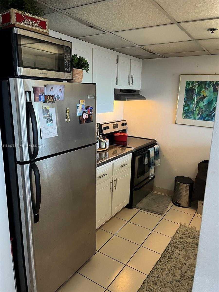 Small Image of 7601 EAST TREASURE DR #1012, North Bay Village Number 8
