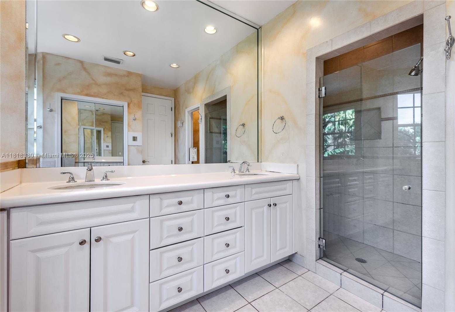 Small Image of 4011 194TH TRL, Sunny Isles Beach Number 18
