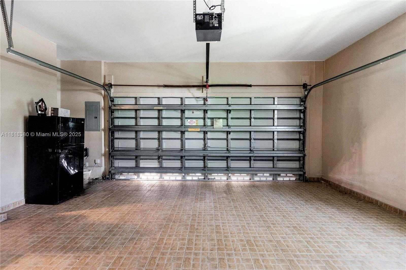Small Image of 4011 194TH TRL, Sunny Isles Beach Number 25