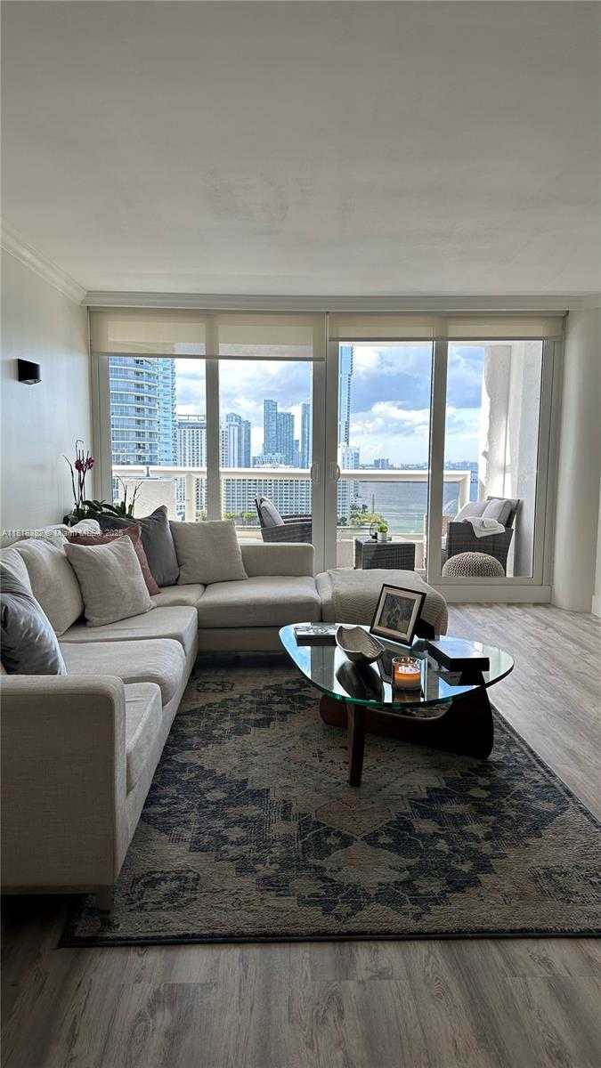 Small Image of Miami Number 3