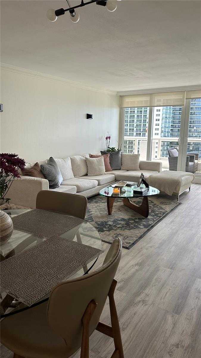 Small Image of Miami Number 4