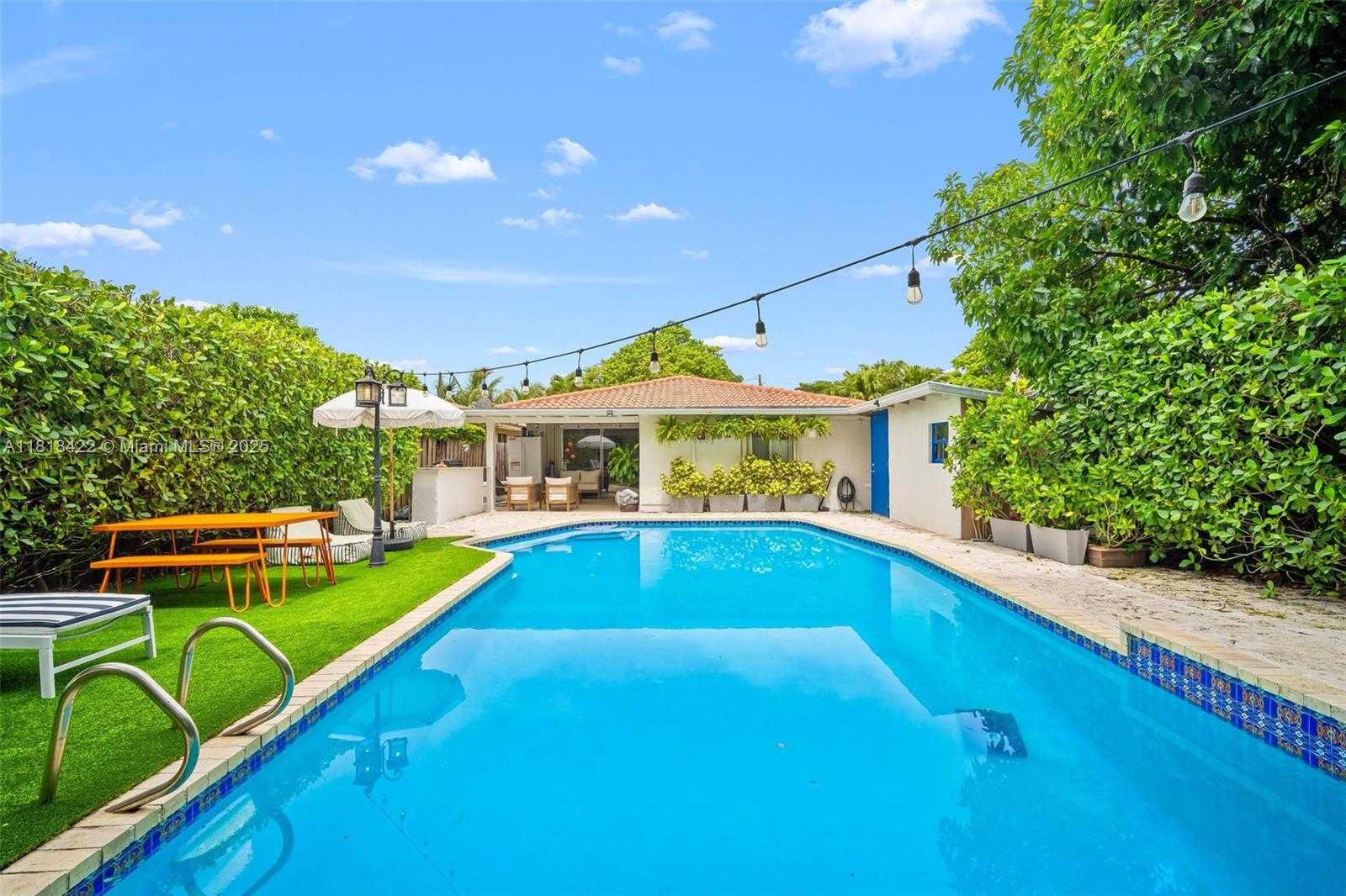 Small Image of 2231 SOUTH WEST 63RD AVE, Miami Number 25