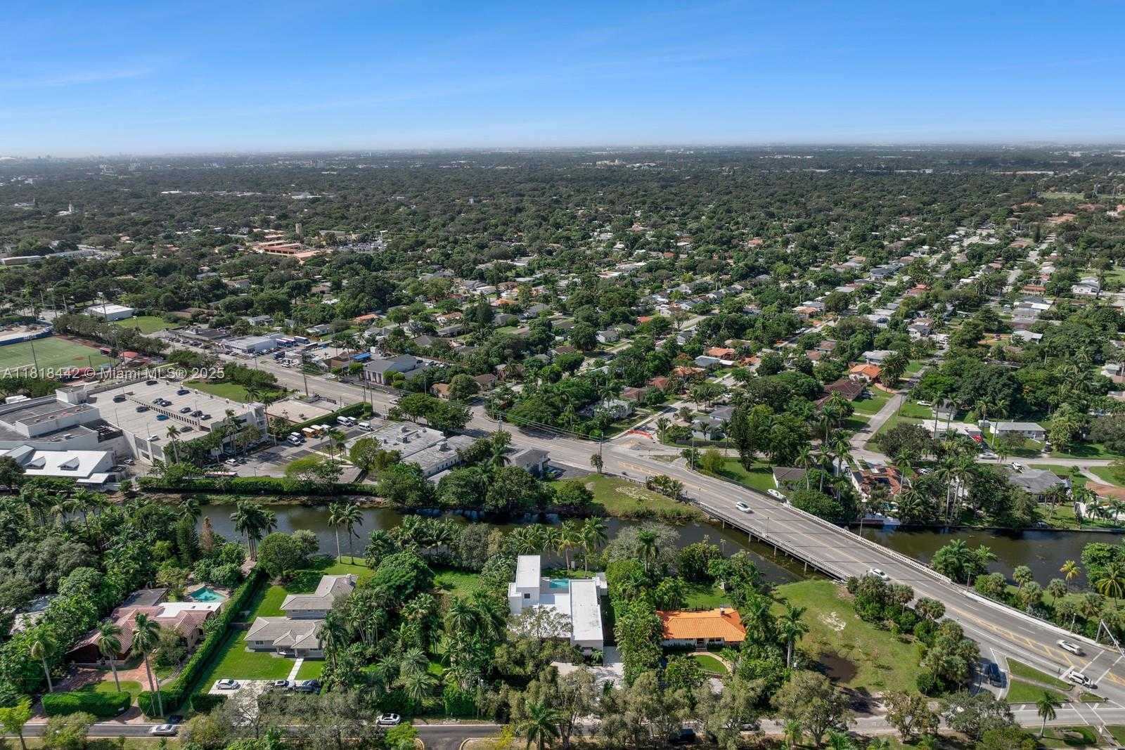 Small Image of 11150 GRIFFING BLVD, Biscayne Park Number 10