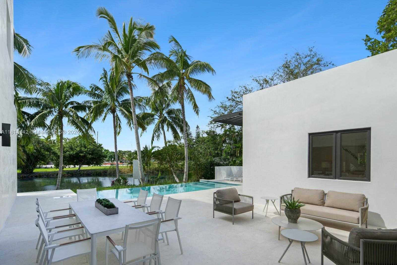 Small Image of 11150 GRIFFING BLVD, Biscayne Park Number 12