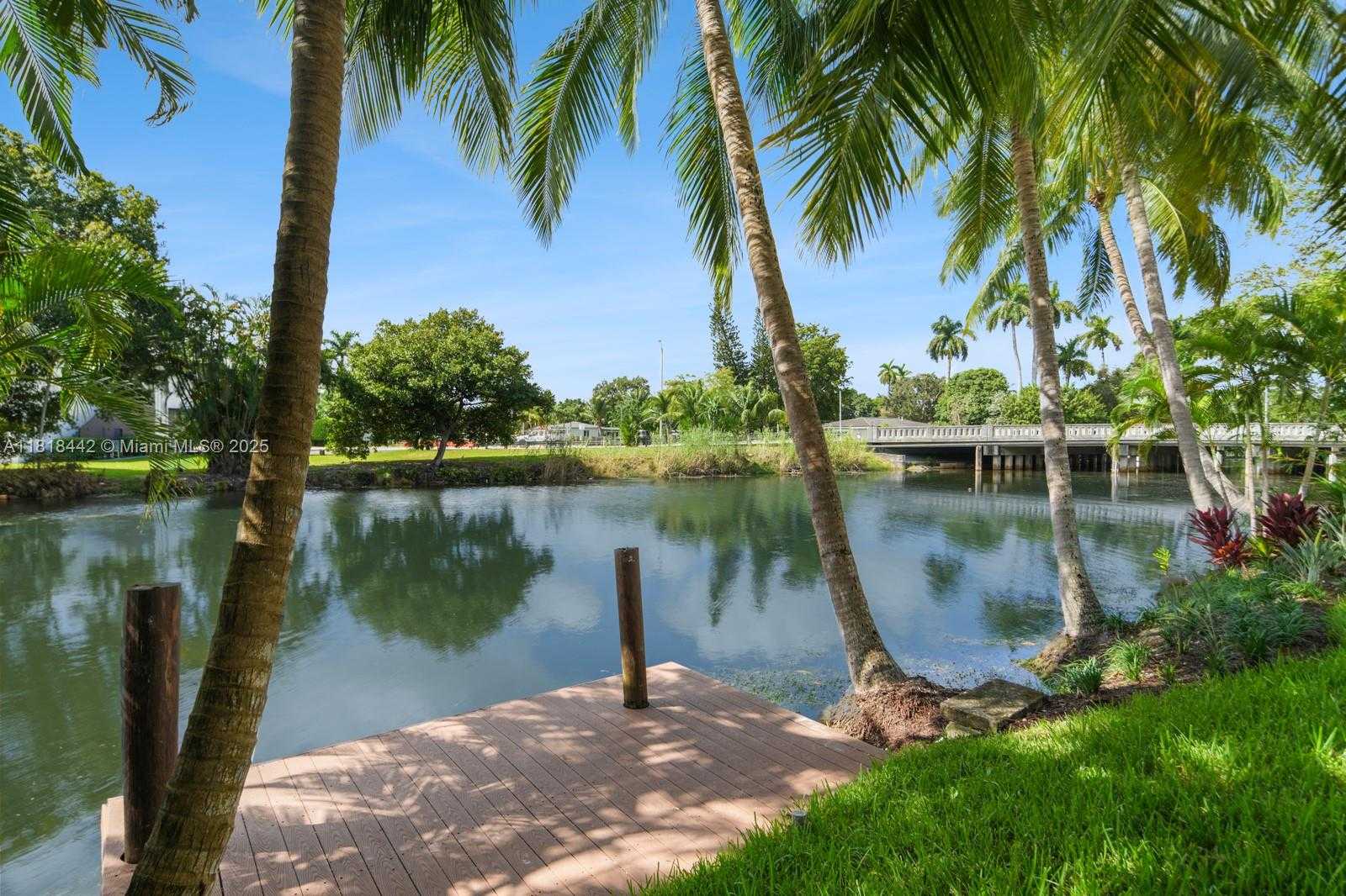 Small Image of 11150 GRIFFING BLVD, Biscayne Park Number 15