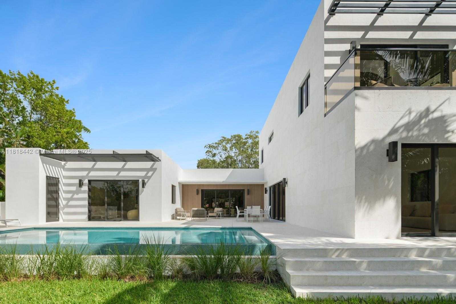 Small Image of 11150 GRIFFING BLVD, Biscayne Park Number 16