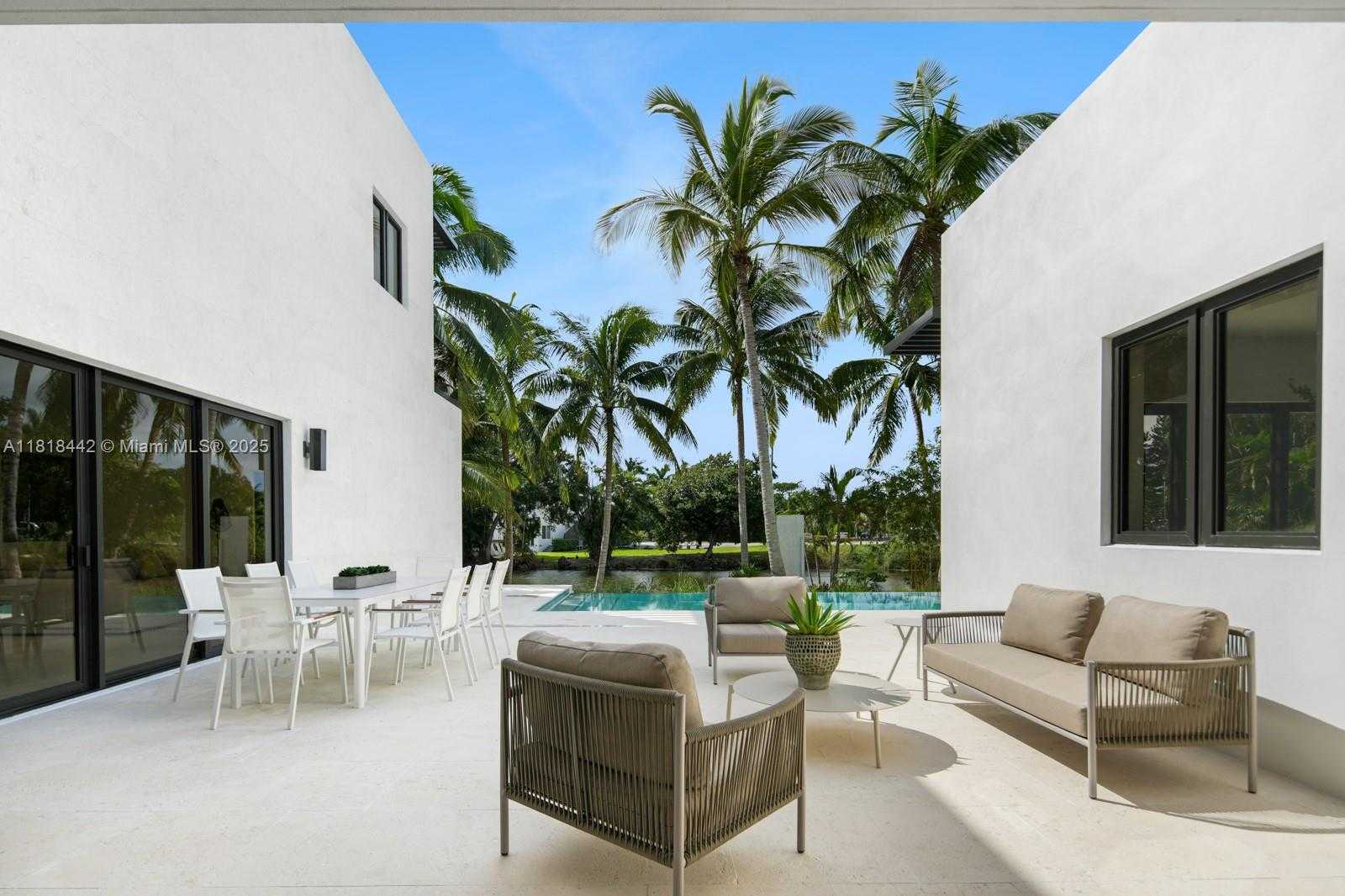 Small Image of 11150 GRIFFING BLVD, Biscayne Park Number 18