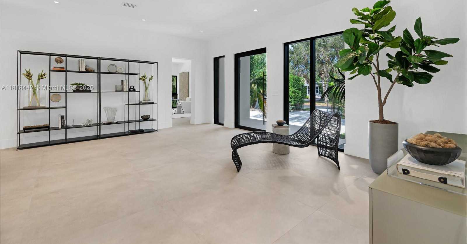 Small Image of 11150 GRIFFING BLVD, Biscayne Park Number 19