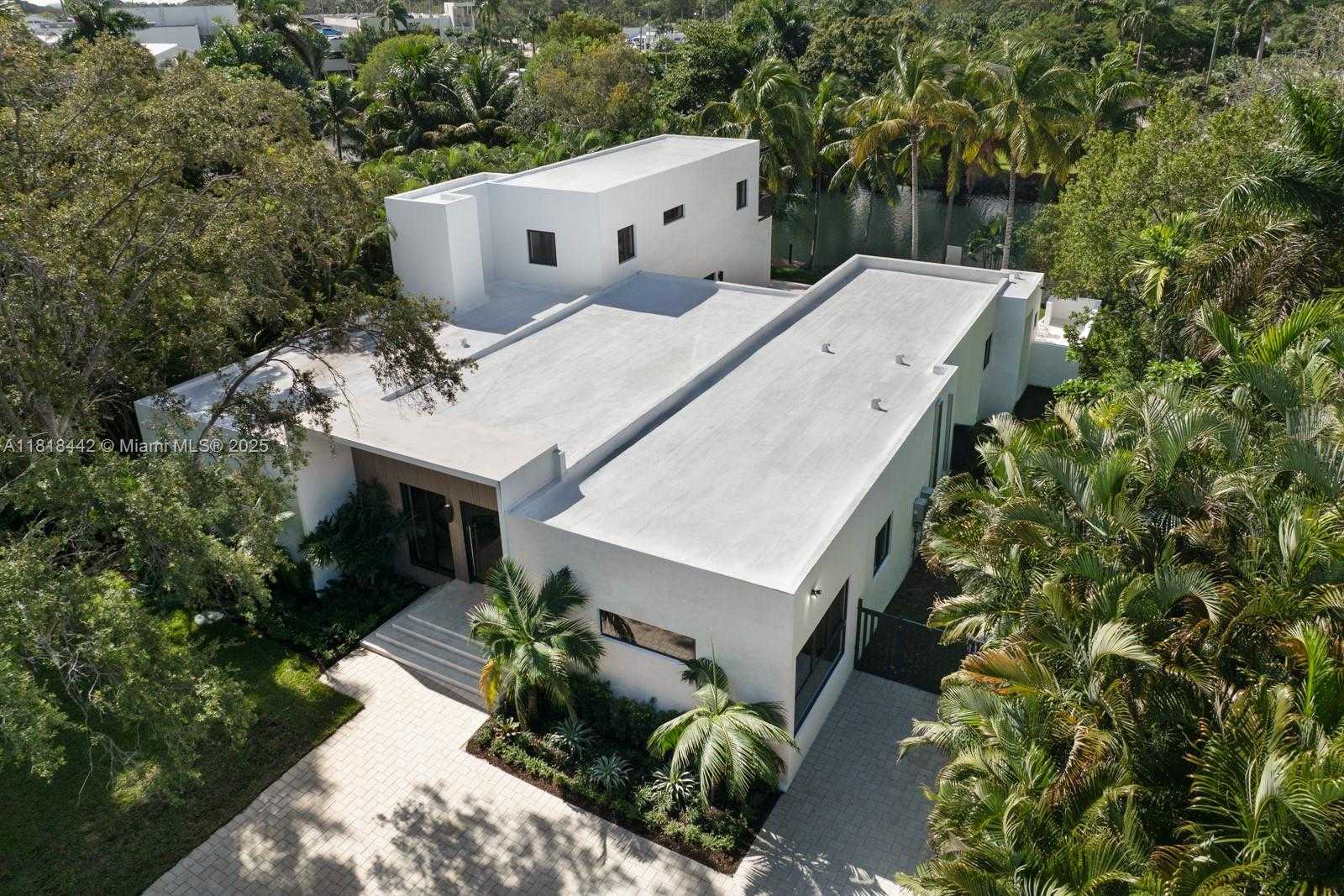 Small Image of 11150 GRIFFING BLVD, Biscayne Park Number 4
