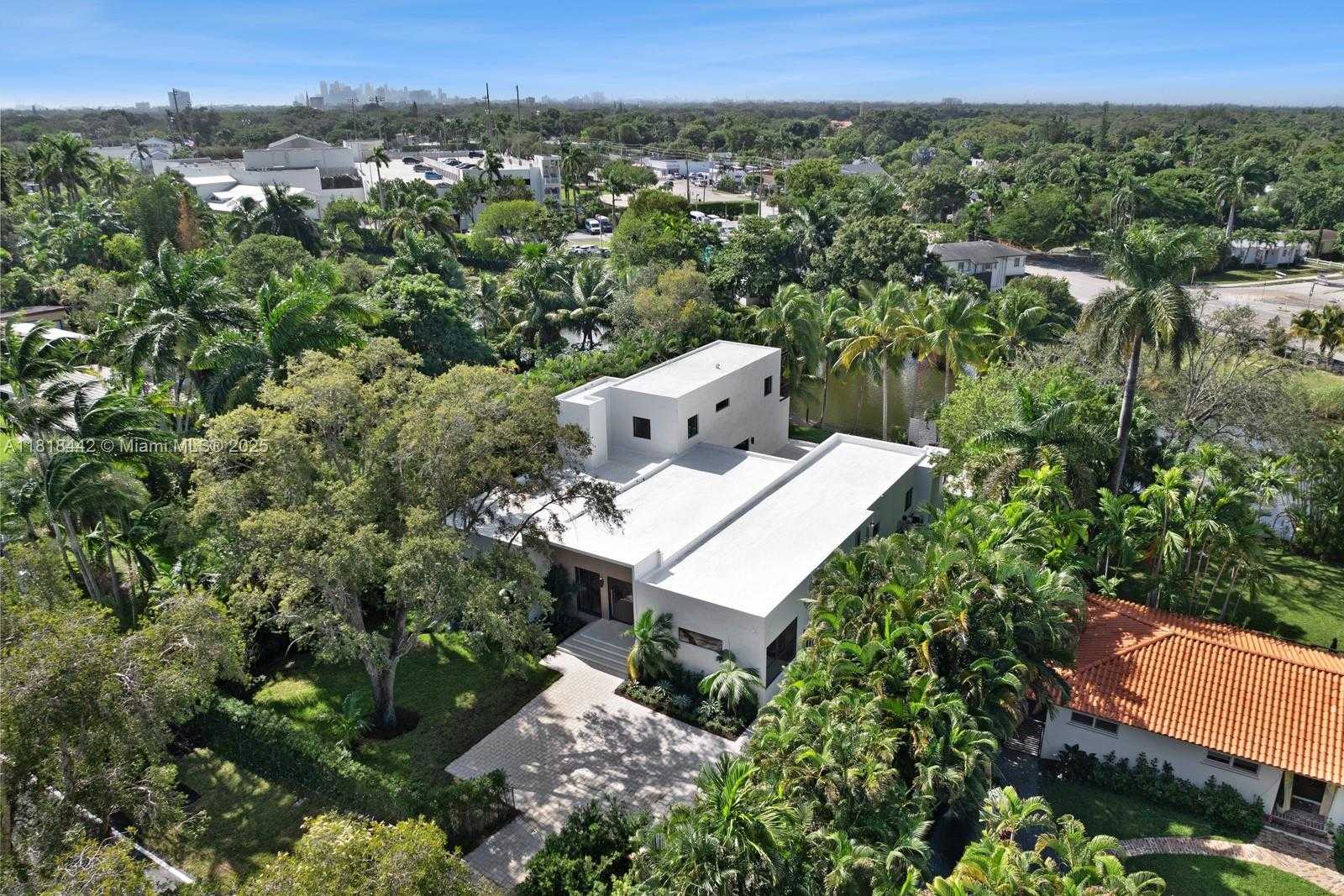 Small Image of 11150 GRIFFING BLVD, Biscayne Park Number 5