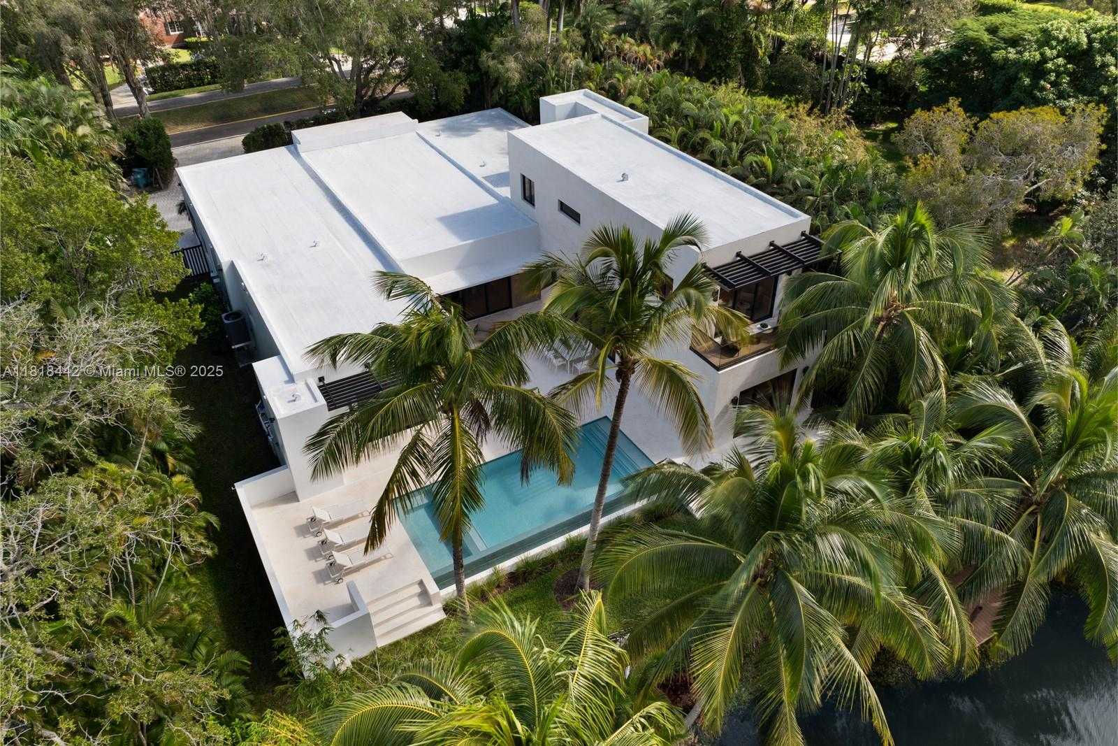 Small Image of 11150 GRIFFING BLVD, Biscayne Park Number 6