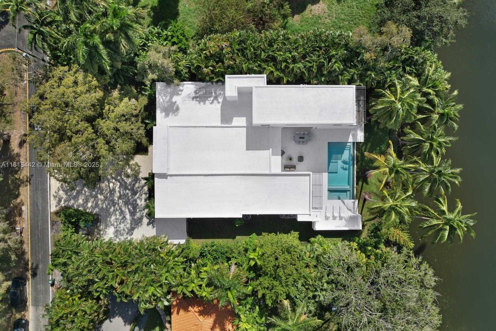 Small Image of 11150 GRIFFING BLVD, Biscayne Park Number 7