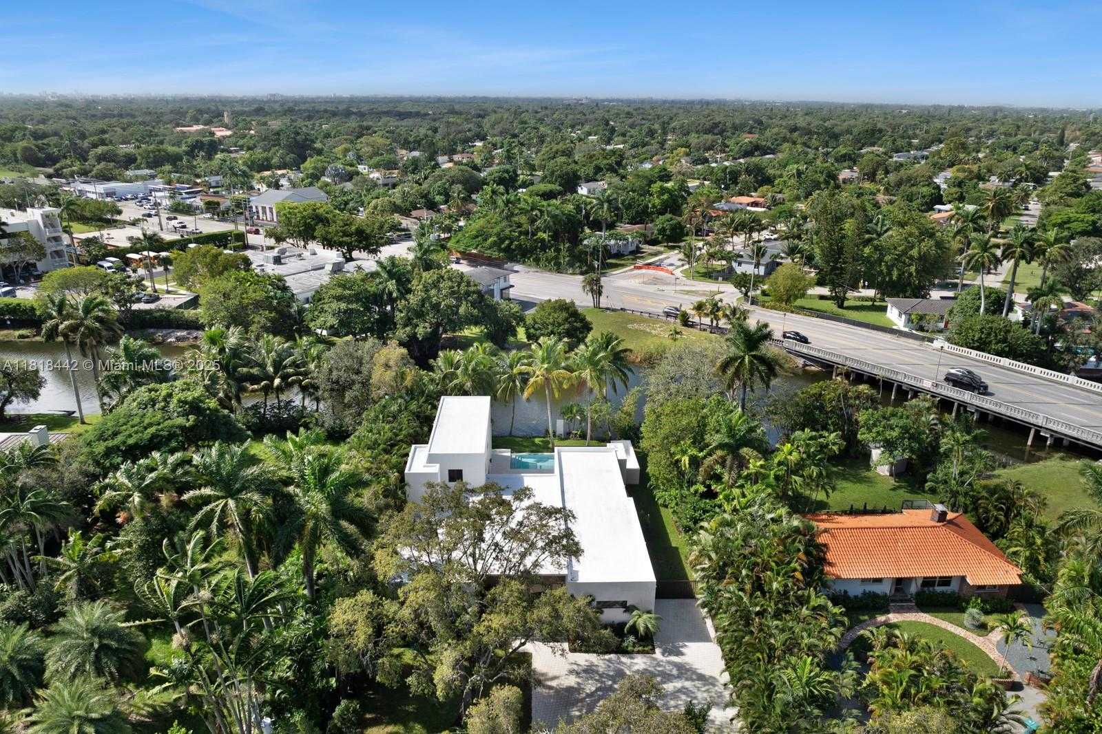 Small Image of 11150 GRIFFING BLVD, Biscayne Park Number 9