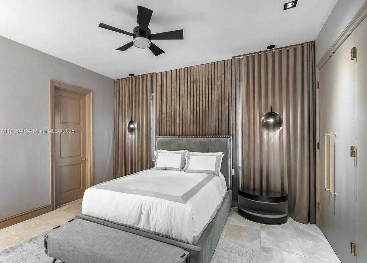 Small Image of 432 SOUTH HIBISCUS DR, Miami Beach Number 15