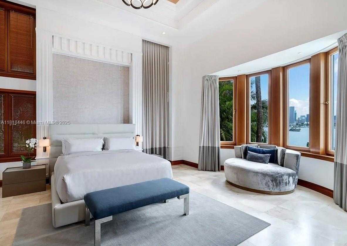 Small Image of 432 SOUTH HIBISCUS DR, Miami Beach Number 18